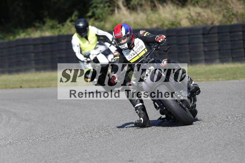 /Archiv-2025/49 26.08.2025 Cornu Master School ADR/blau-bleu/0-1